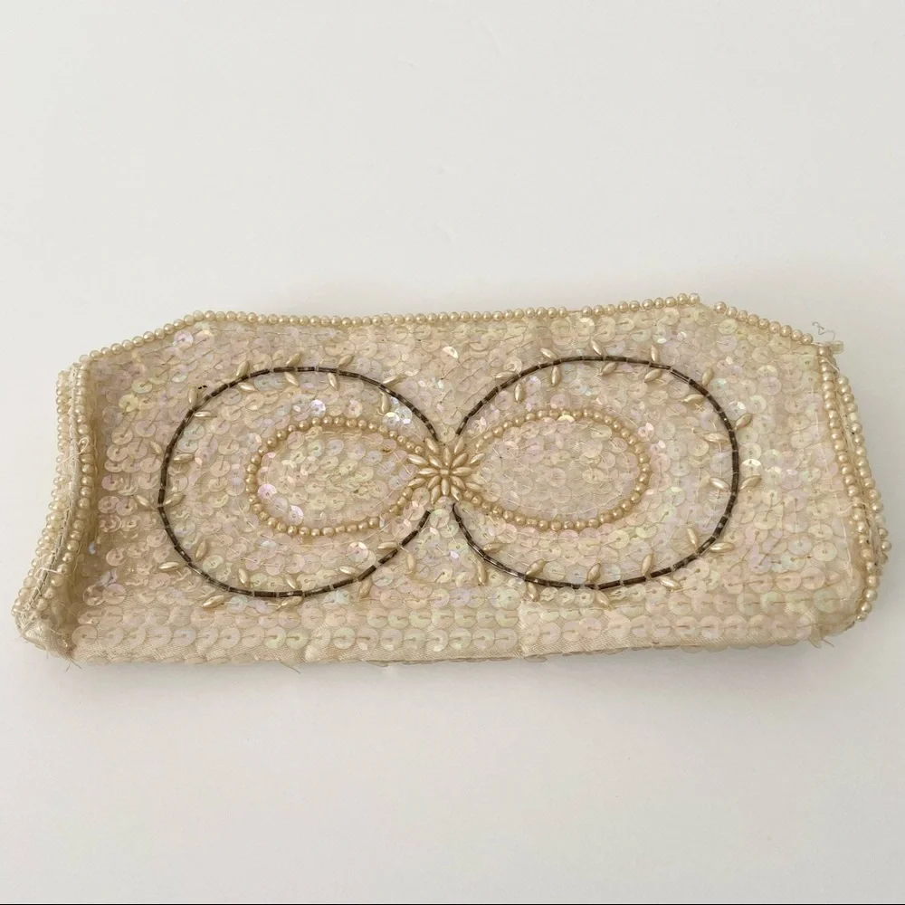 Vintage 50’s La Regale cream colored sequin beaded clutch wristlet antique